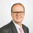 Andreas Elving Executive Vice President, Legal and General Counsel Född: 1976 Medborgarskap: svenskt Tidigare erfarenhet: Associate General Counsel, Autoliv 2015 2016; Senior Associate, Mannheimer