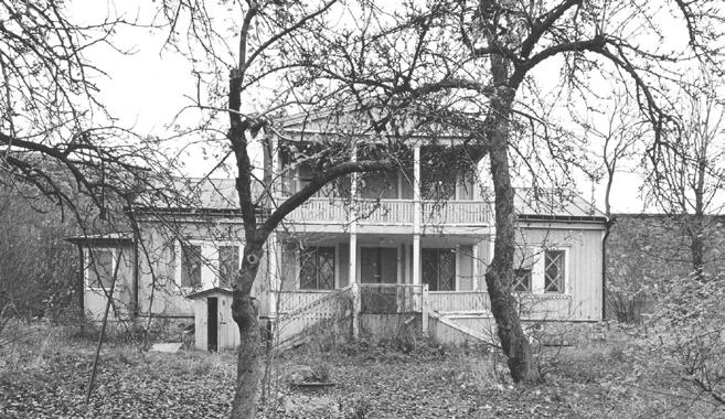 HUSET SETT FRÅN TRÄDGÅRDSSIDAN 1985,