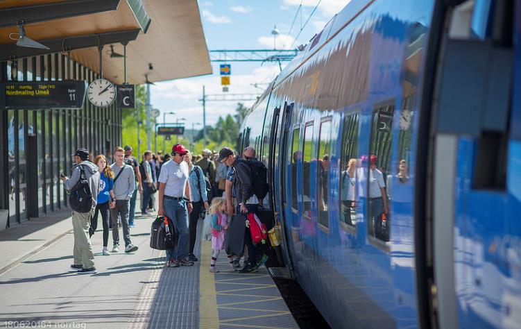 Kvalitetsrapport Norrtågstrafiken Innehåll Hög tillförlitlighet och de flesta tågen i tid sett över en längre period... 2 Regularitet kvartal 2-2018 uppgår till 96 %.