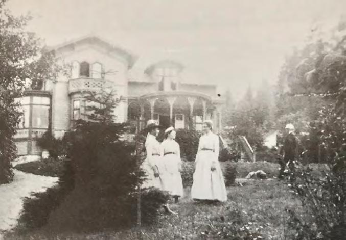 Villa Högudden ett rent nöje Villa Högudden är en av de största och vackraste sommarvillorna i hela Stockholms skärgård. Vi har glädjen att kunna njuta av den här i Brevik.