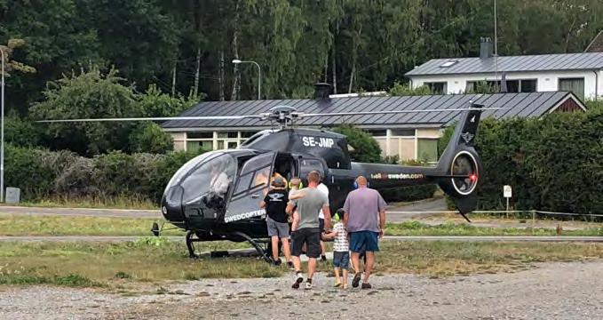 Helikoptern tog fyra passagerare åt gången och den flög cirka fem minuter med varje grupp. Det låter inte så mycket, men man hann se mycket på den tiden.