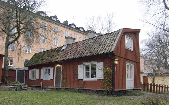 LOTSEN 18 ÄR ETT SÅ KALLAT HALVHUS MED TAKFALL ÅT ENA HÅLLET. HÄR SETT FRÅN GÅRDEN. FOTO: J. MALMBERG.