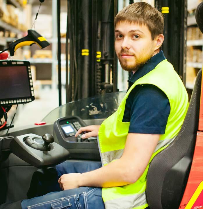 Arbete i kyl- och fryslager VANLIGA ARBETSSITUATIONER PÅ ett lager är att sitta eller stå i en truck, alternativt stå, gå, plocka eller på annat sätt hantera gods.