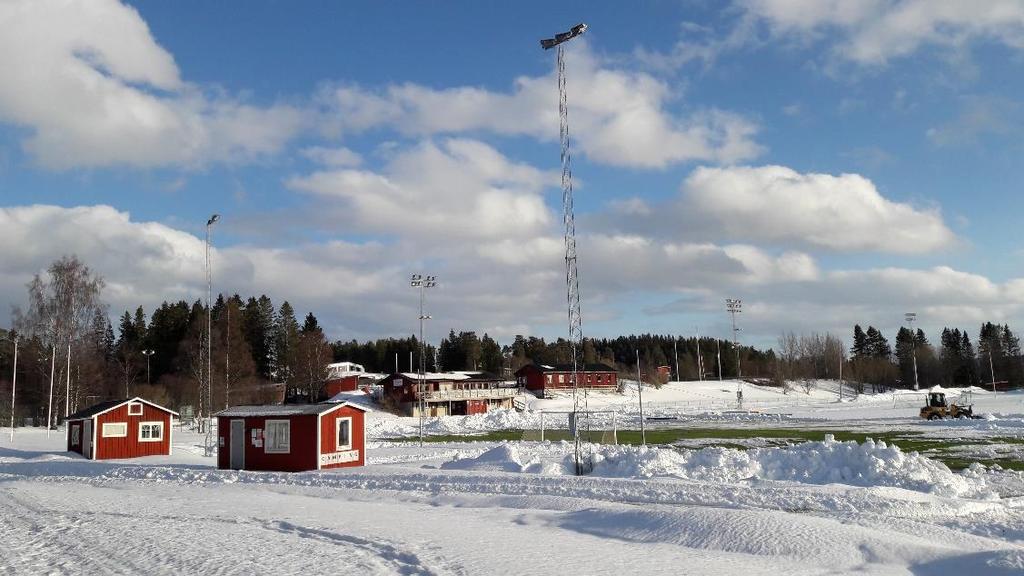 Det finn även en mindre fristående garagebyggnad intill den västra fastighetsgränsen.