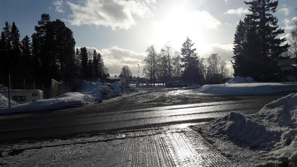 27 Programhandling Kollektivtrafik Busshållplatser med god turtäthet finns i direkt anslutning till planområdet längs Lövstavägen, Fröjavägen.
