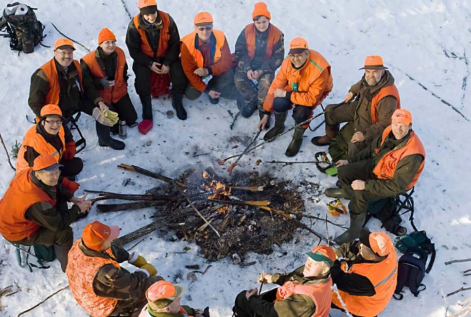 Jakthundar Förutsättningarna för användningen av jakthundar bör säkerställas. Jakthundar och den rasspecifika provverksamheten för dessa hundar är en viktig del av jakten i Finland.