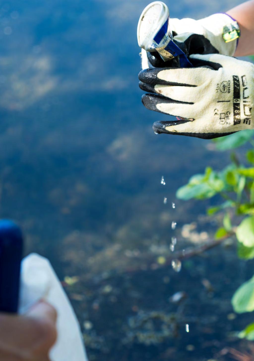 Innehåll FÖRORD 5 1. Plasten finns överallt 6 Våra hav är fulla av plast 7 Det finns olika sorters plast 9 2. ÅSIKTER OCH BETEENDEN 10 Vad tycker vuxna om skräp? 11 Vad tycker barn och ungdomar?