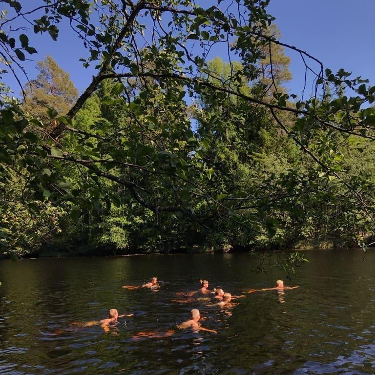 sporten är rolig. Det finns inte ekonomiska eller organisatoriska möjligheter att anordna gemensamma resor i större omfattning än för närvarande.