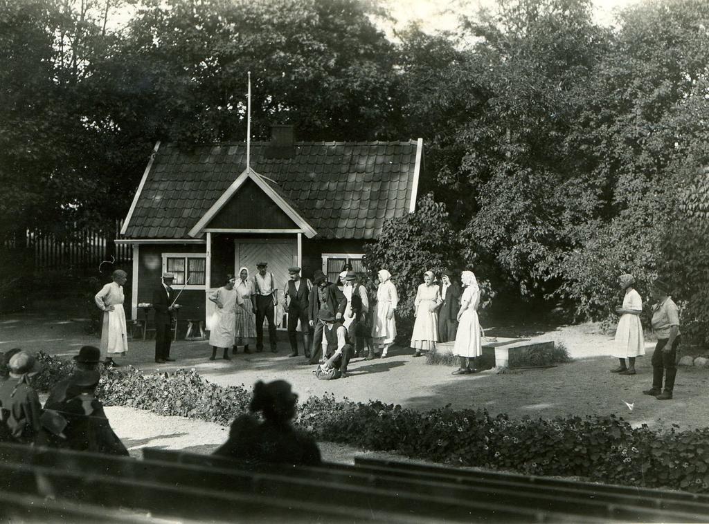 jpg Teaterstycket Flickorna i Åskekärr, i Tantolunden 1923