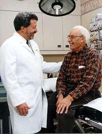 Symtomstyrd behandling Äldre män med lokaliserad tumör Följs med