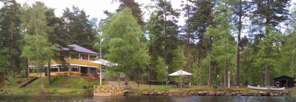 En plats att möta varandra och Jesus Ungdomsborgen ligger vackert vid Uppsjöns strand och byggdes 1953 av Alliansförsamlingarna i Sandsjöbygden för gemensamma sommargudstjänster.