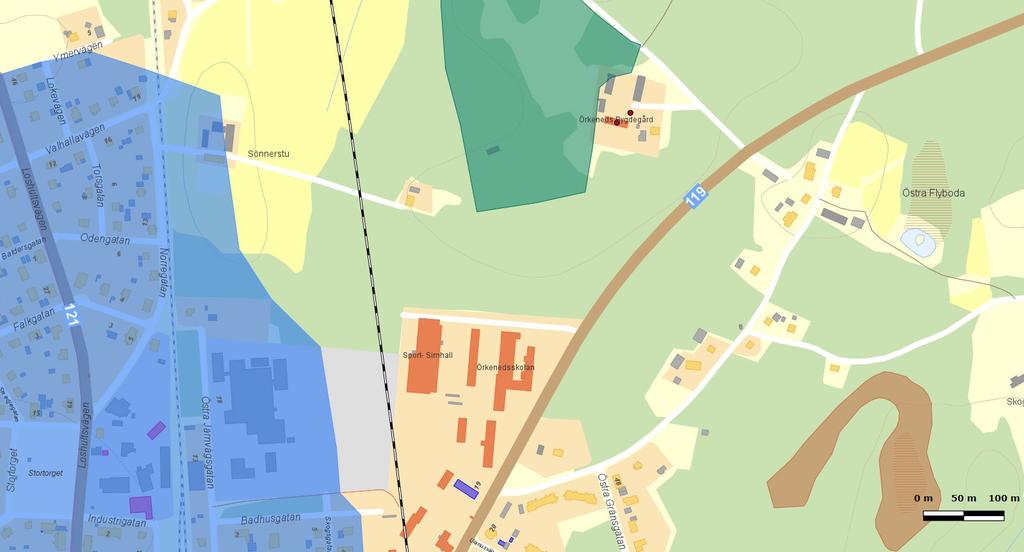 Historik och befintlig bebyggelse I dagsläget finns inga byggnader belägna inom planområdet. Den huvudsakliga bebyggelsen finns i söder och väster i form av befintligt skolområde och villor.