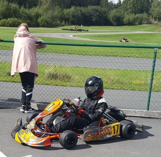 11 GOKART ROTAX JUNIOR 125 SÄSONGEN 2018 Under 2018 har Tova Hjertèn 15 år kört 5 tävlingar i klassen ROTAX J 125.