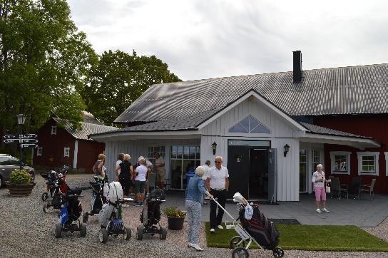 Detta vet vi ju, men det är inget självspelande piano, utan vi har vår hårt arbetande Seniorkommmitté, som ligger bakom allt.