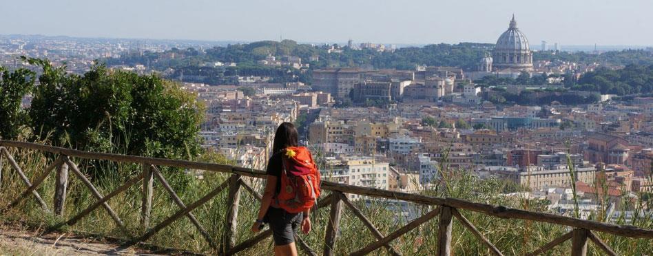 Han var Franciskus av Assisi, en mystisk person som fascinerar oss än idag, och vars karisma och filosofi är känt världen över. Denna vandringsresa går längs den sista delen av Cammino di Francesco.