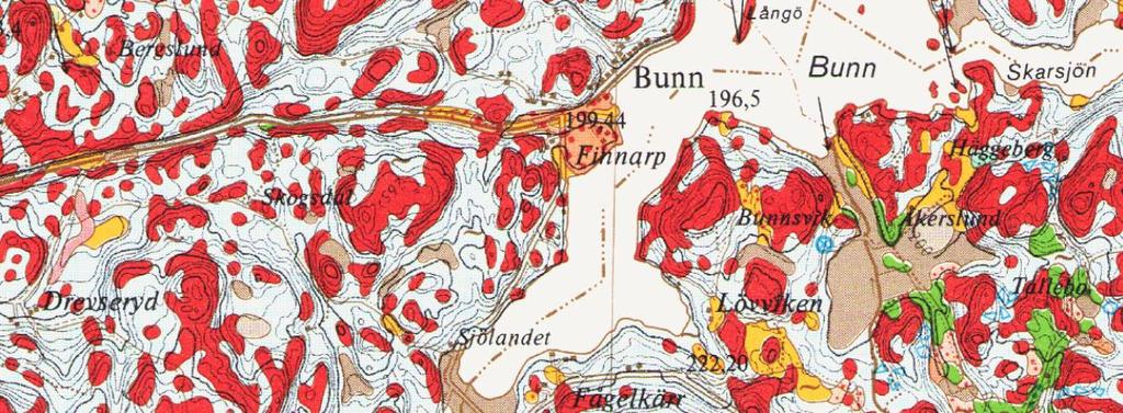 Jordlagren inom vattentäktsområdet utgörs huvudsakligen av morän eller tunna jordlager på berg (Figur 3).