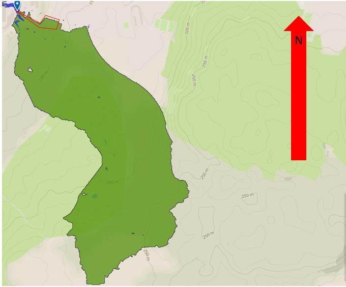 Figur 4. Topografiskt avrinningsområde (grönt) till lågpunktenvid Tallörtsbacken/Bataljonsgatan. Planområdet Ekhagen 2:1 är markerat i rött.