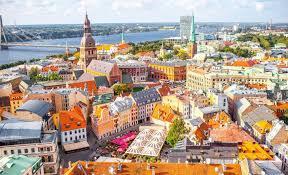 Ledig tid för kaffepaus och shopping. På eftermiddagen fortsätter vi till Riga och checkar in i centrumhotellet Tallink Hotel Riga.