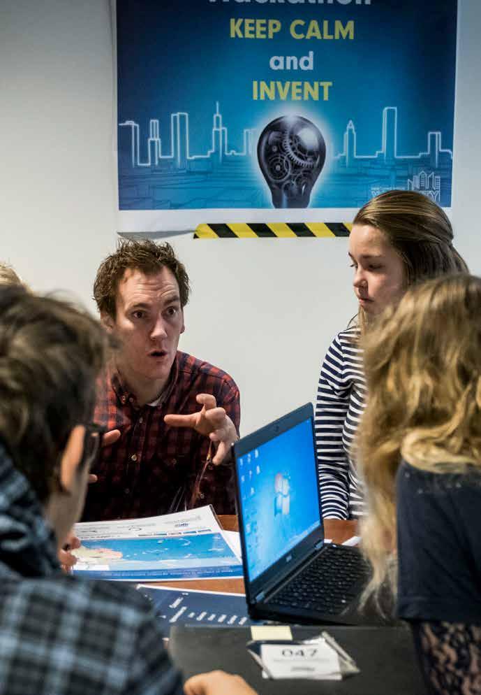 5.0 Skolernes erfaringer Hackathon 2017 havde fokus på udvalgte emner fra FN s verdensmål. Her konkurrerede 180 elever fra 9.