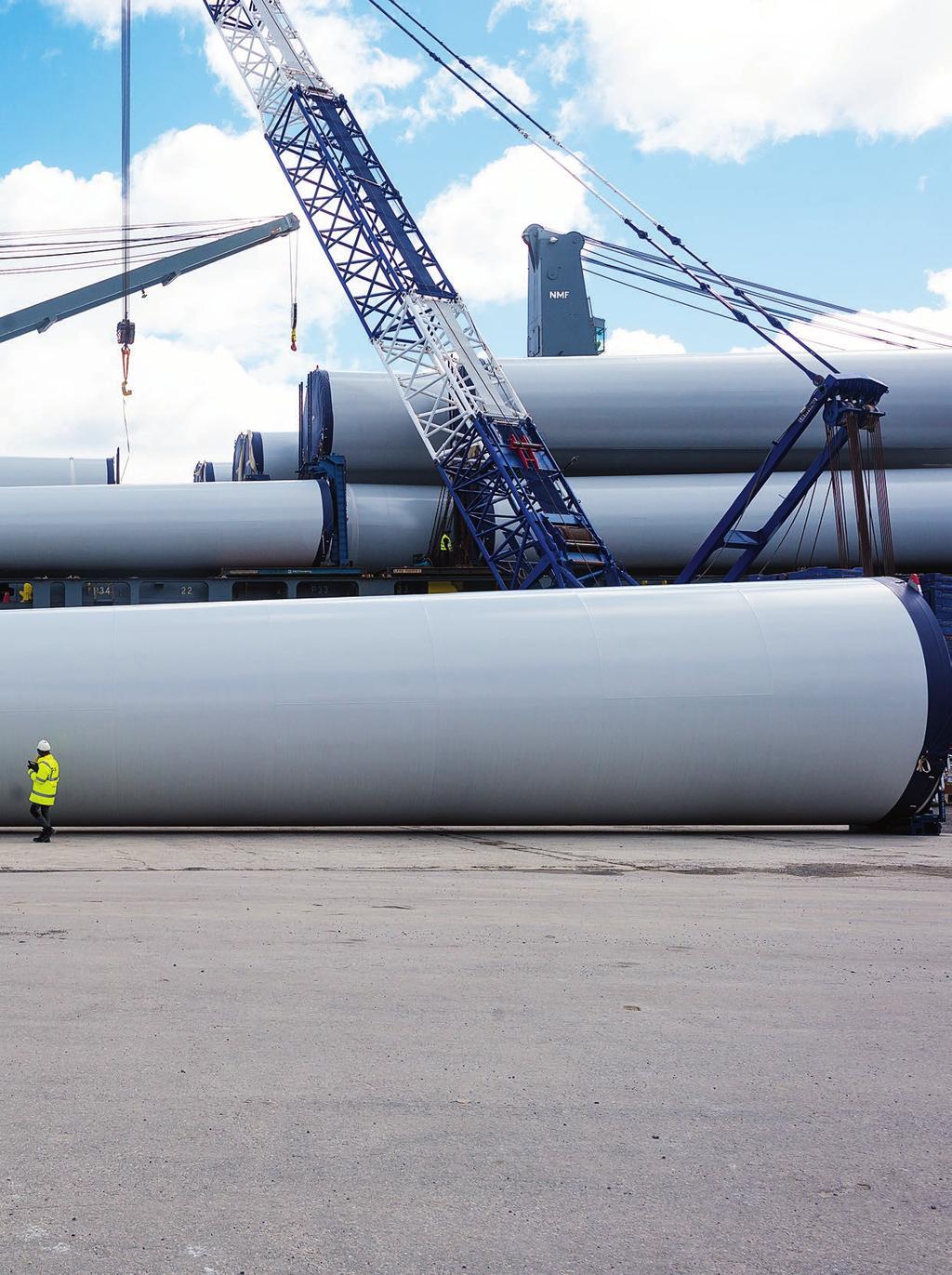 52 torndelar är lastade på lastfartyget Kingfisher där den tyngsta torndelen väger 87,4 ton. De utgör tillsammans 13 vindkraftverkstorn. Totalvikten är 3830 ton som lossas under en vecka.