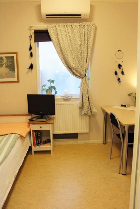 8 I din mammas eller släktings rum finns en säng, ett skrivbord, en
