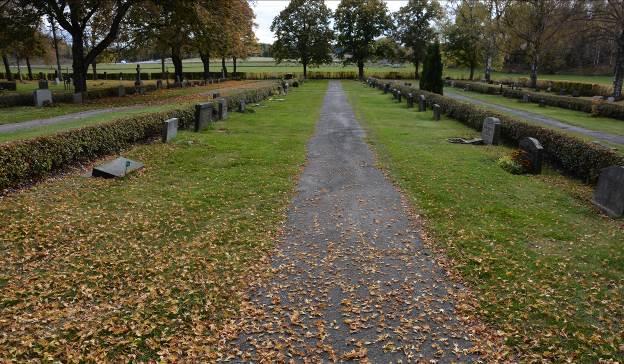 Här finns enstaka mycket kulturhistoriskt intressanta gravar. Kvarteret är ett exempel på återhållsamhet och enhetlig gravvårdsestetik som den funktionella och demokratiska kyrkogården hade.