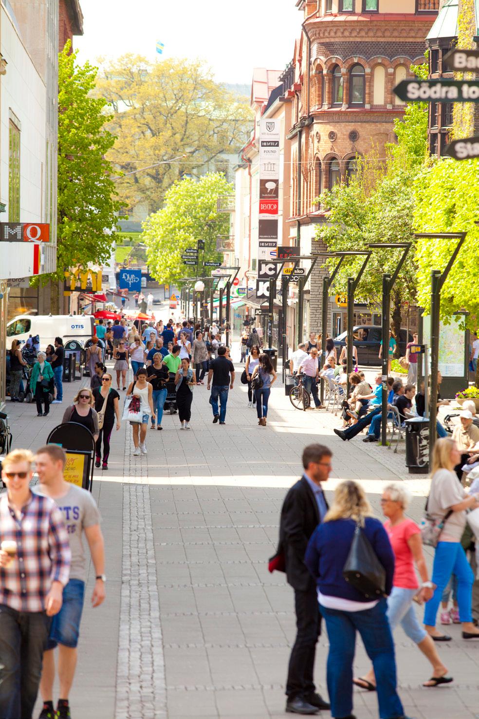 Bostads- och befolkningsanalys Det går att se vissa mönster som ger vägledning för vilka bostäder som troligen kommer efterfrågas på marknaden genom att analysera befolkningen och våra bostäder.