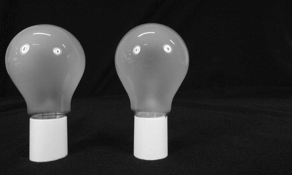 45 Fig. 7.4. Bild av två glödlampor tagen med vidvinkelobjektiv.