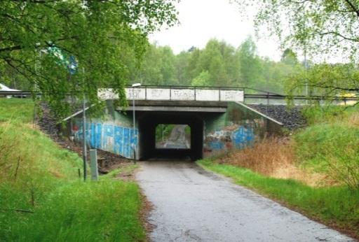 Bro över allmän väg vid Fagered i Mölndal (14-952-1) Faunaskärm Vegetationsremsa på passagen samt