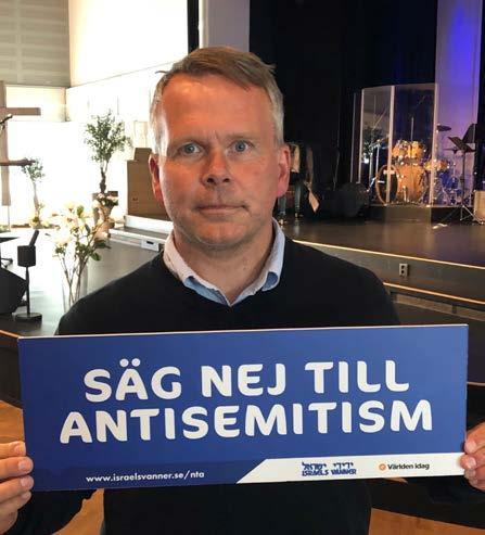 Besök montern för Nej till Antisemitism och fotografera dig med skylten.