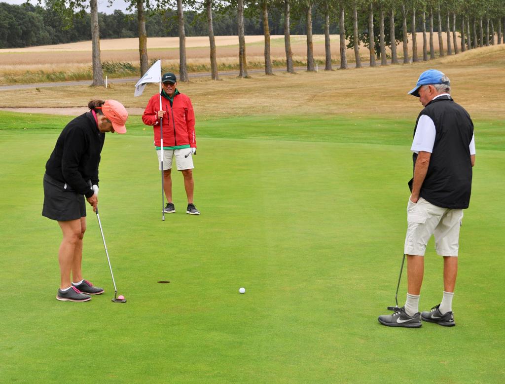 Gangstergolf Slaggolf. April september. Torsdagar Ängsbanan. Torsdagar kl 08.30. Öppet för alla med minst grönt kort. Man behöver inte anmäla sig. Det är bara att komma dit.