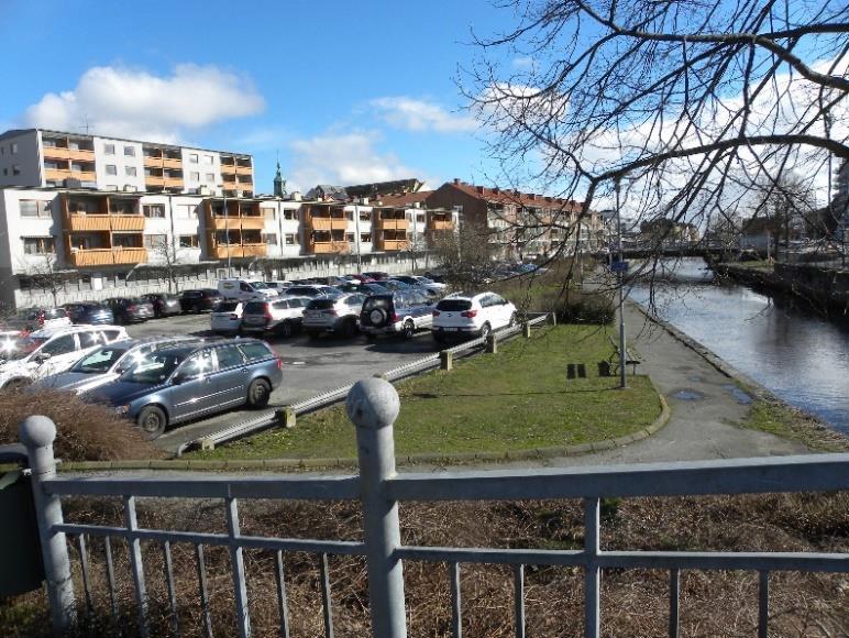 3.5 Gator och trafik Markanvisningsområdet kommer att nås via Ågatan. 3.6 Parkering för bil och cykel Bil- och cykelparkering för de boende ska anordnas inom blivande fastigheten på kvartersmark.