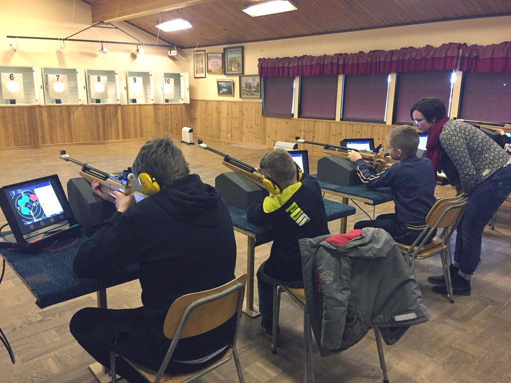 Luftgevär, 10m Föreningen skjuter luftgevärsskytte i Bjärsjölagårds Idrottshus under vinterhalvåret med tävling och träning för ungdomar och äldre på torsdagskvällar.