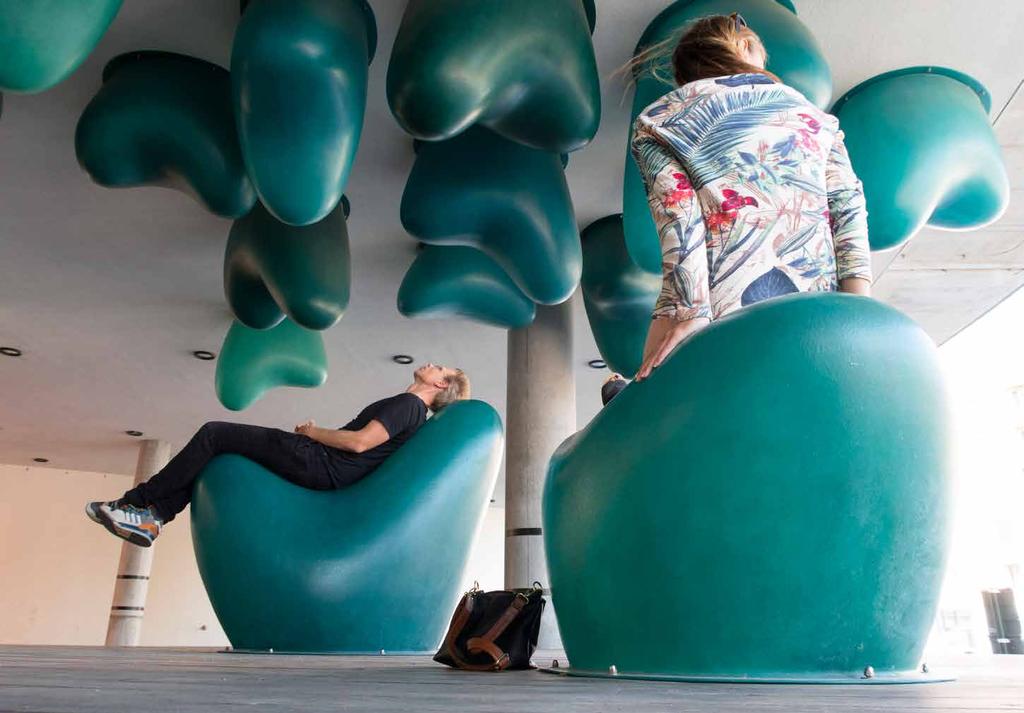KULTURVERKSAMHET FOTO: XXXXXXXX Kulturverksamhet Konst och kultur är en kraft i samhället som ofta sträcker sig utanför den traditionella kultursektorn och kulturen har på så sätt en bredare roll i