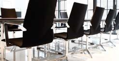 Fourast XL Plus Med sitt tydliga och enkla formspråk passar mötesstolen Fourast XL Plus perfekt in i den eleganta möteslokalen som utstrålar lugn och kvalitet.