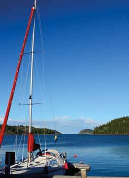 Här finns klippuddar att lägga till vid och även lämpliga badplatser. De minsta av öarna Skorpan och Gåsen är fågelskyddsområden, med landstigningsförbud, 15 april 16 augusti. 62.94364, 18.