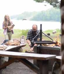 71706 120 Åviken N 63 12.595, E 18 45.204 Gästhamn Väl skyddad gästhamn med camping i vackert läge nära yttre skärgården. Inloppet till Åvikefjärden utgör en markerad muddrad ränna på 1,5 meter.