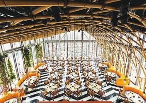 PARIS HAPPY DAYS DINER BERLIN HOUSE OF SMALL WONDER Sushisambas stora glasfönster bjuder häpnadsväckande utsikt över Londons skyline. Men utsikten är inte hela behållningen.