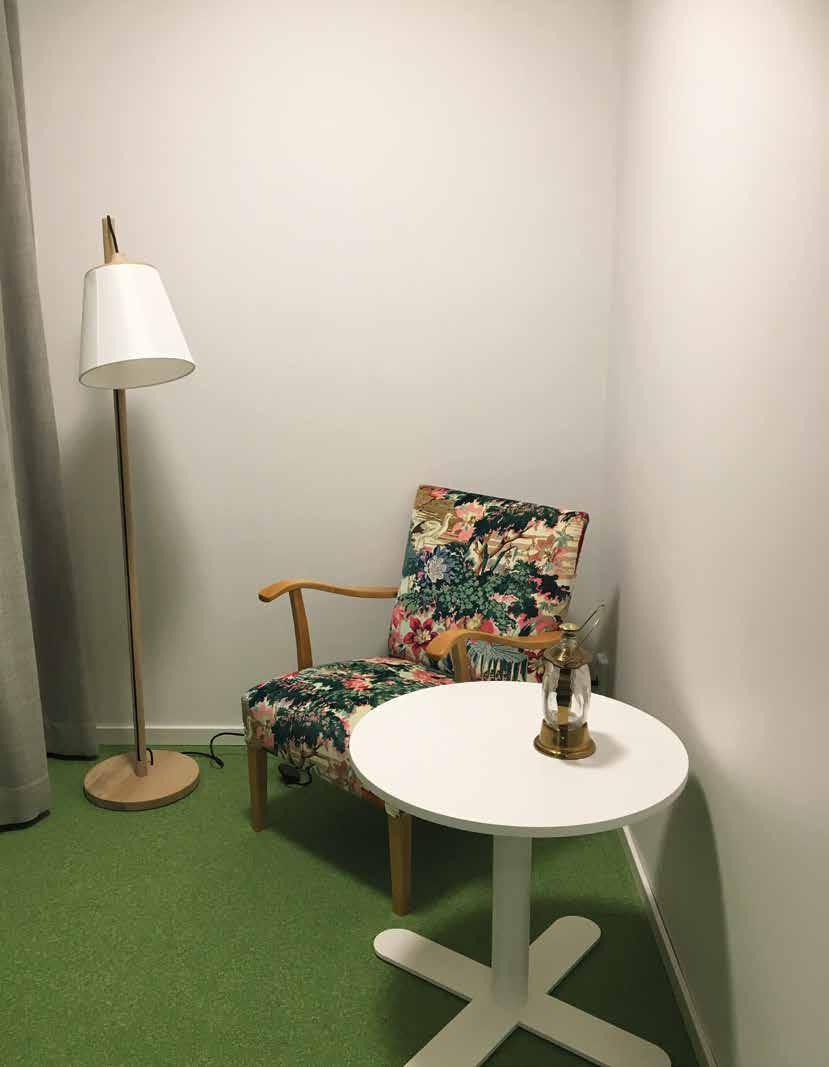 NYA KONTOR MED ÅTERBRUKADE MÖBLER TRÄDGÅRDSAVFALL I SOLBACKA Nya kontor med återbrukade möbler Under den 4,5 år långa perioden inför och under ombyggnationen av Gästrike återvinnares verkstad och