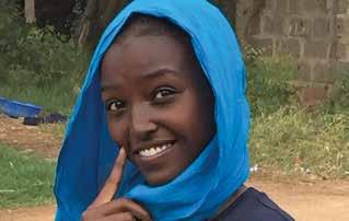 Fattigdom och svält Garissa ligger i ett kargt ökenlandskap fem timmars bilfärd öster om Nairobi. Befolkningen är nomadfolk vars vardag är extrem hetta, fattigdom och svält.
