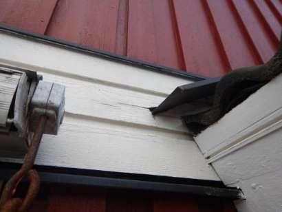 Observera att vindsutrymmet endast är besiktigat från vindsluckan då utrymmet/takhöjden bedöms vara för låg för montage av landgång.