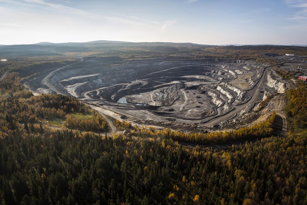 Järnmalm Iron ore JÄRNMALMSGRUVOR I SVERIGE Iron ore mines in Sweden LKABs järnmalmsgruvor i Norrbotten Järnmalmerna i Kirunavaara och Malmberget, och flera andra järnmalmer i Norrbotten samt några i