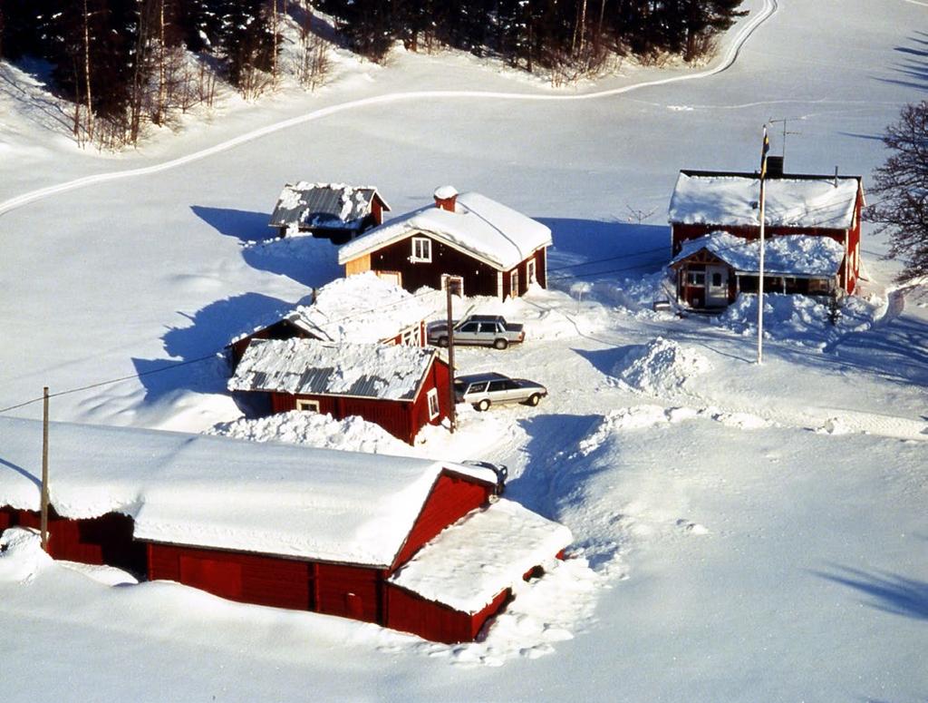 Storm och snötryck Konstruktionsarbete för de flesta byggnader är något som alltid kräver fackkunskap. Detsamma gäller ingrepp i en bärande stomme på äldre byggnader.