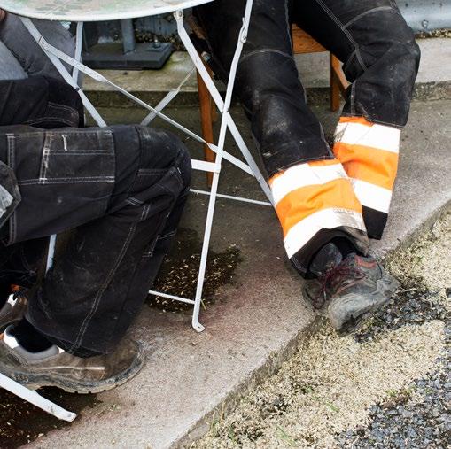 Våra föreskrifter är anpassade till de särskilda förhållanden som råder inom lantbruket. Dessa är inte helt lika de föreskrifter som gäller inom industrin.