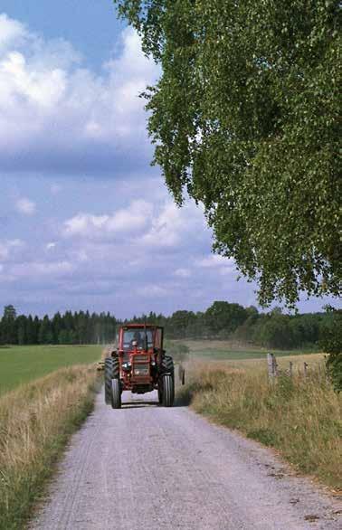 VARFÖR SAMLAR VI IN MATAVFALL? Vi har ett nationellt mål att minst 50 % av allt matavfall ska sorteras ut och behandlas biologiskt.