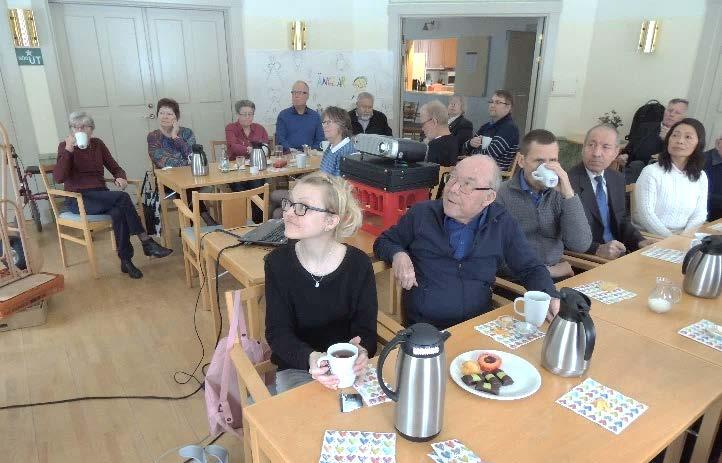 4 Årsmötetsförhandling pågår Bo Fransson kåserar och vi lyssnar * * * * T-Journalen skickas i fortsättningen ut digitalt I de två föregående numren av T-Journalen tog vi upp frågan om att distribuera