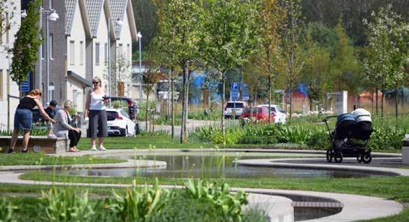 den större och ligger mellan den nya stadsdelen och Kungsbackaån.