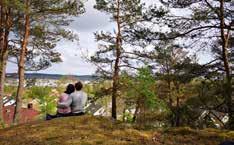 VARLASKOGEN VARLA NATURPARK Varlaskogen är ett skogsområde med naturstigar
