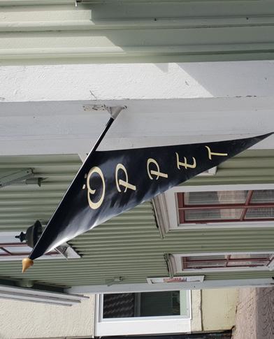 En god riktlinje är att maximalt en fjärdedel av fönsterglaset bör täckas.