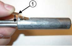 1 4/20 Demonter komplett luftfilterhus for lettere montering. Rengjør hullet godt før varmeren monteres. Påfør den vedlagte Heat sink.